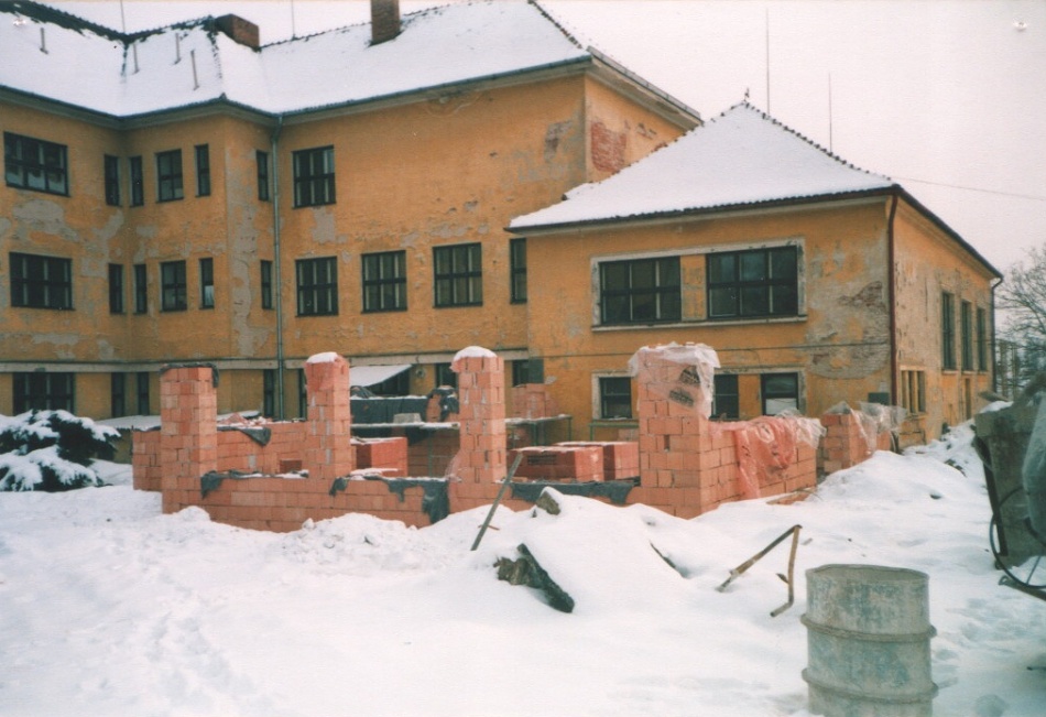 Rekonstrukce školy ZŠ TGM Ivančice v roce 1996