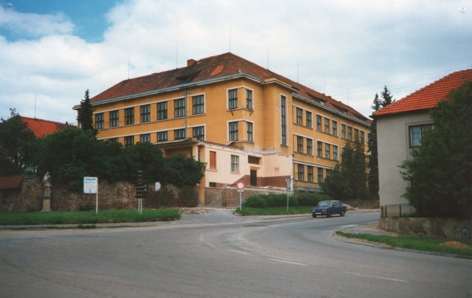 Rekonstrukce školy ZŠ TGM Ivančice v roce 1996